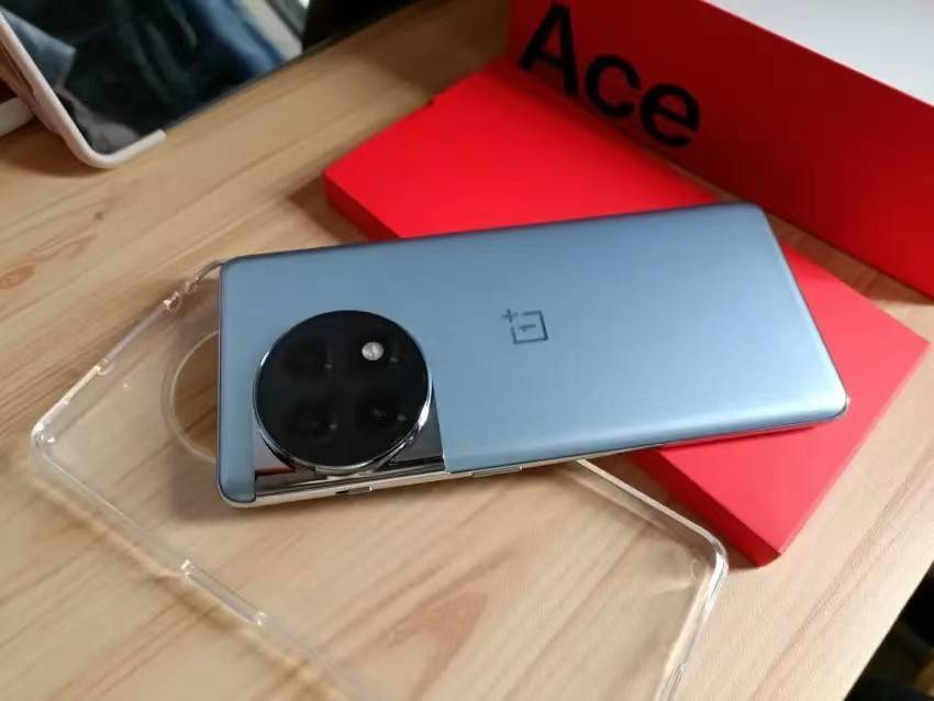 OnePlus Ace2 Design