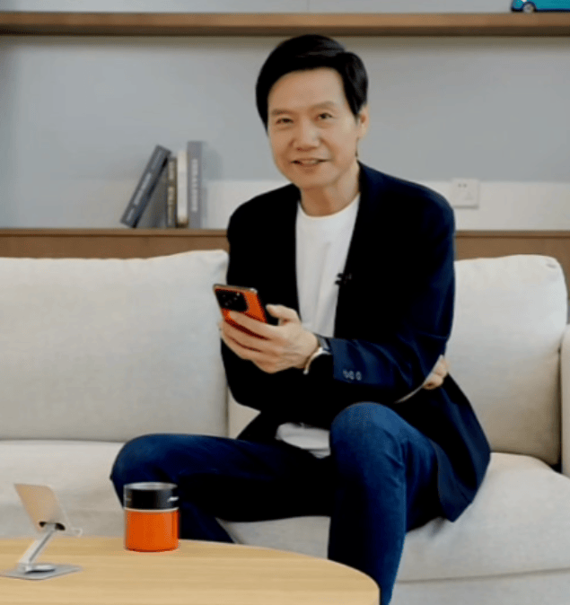 Lei Jun addresses comments during live broadcast
