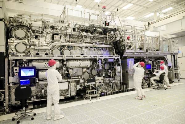 World's Top EUV Lithography System by Intel